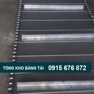 Băng tải lưới xích inox gắn gờ tại tổng kho băng tải