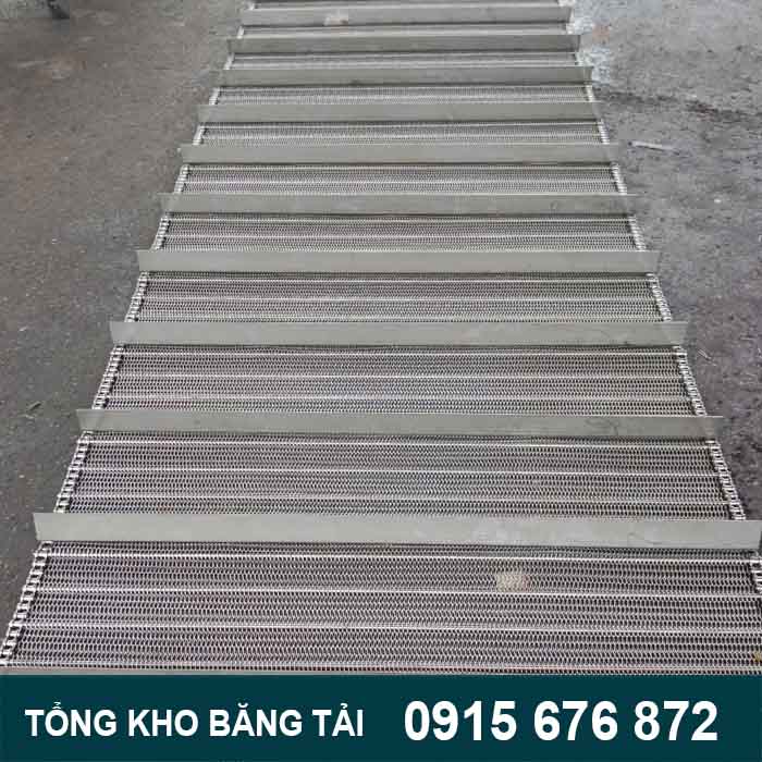 Băng tải lưới xích inox gắn gờ