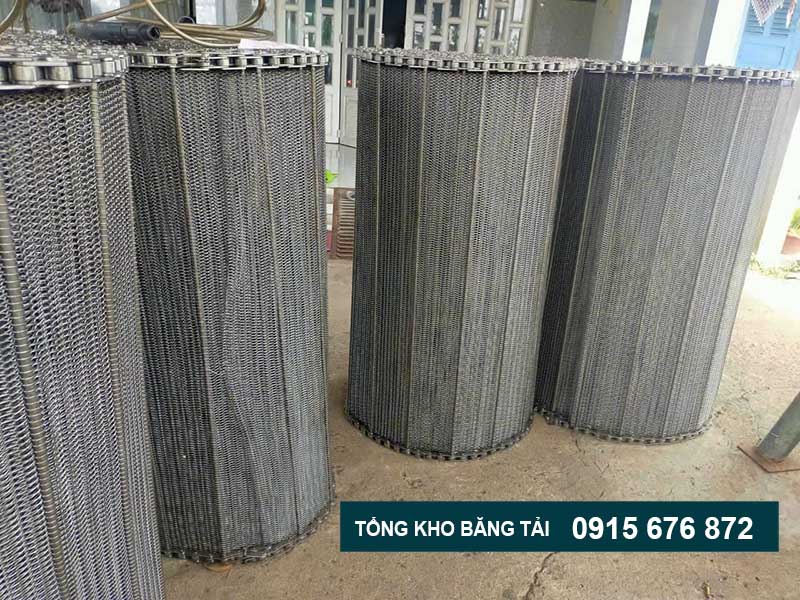 Băng tải lưới xích inox tại tổng kho băng tải
